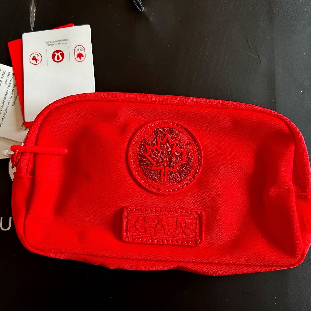 NEW. Lululemon Mini-Belt: Red.